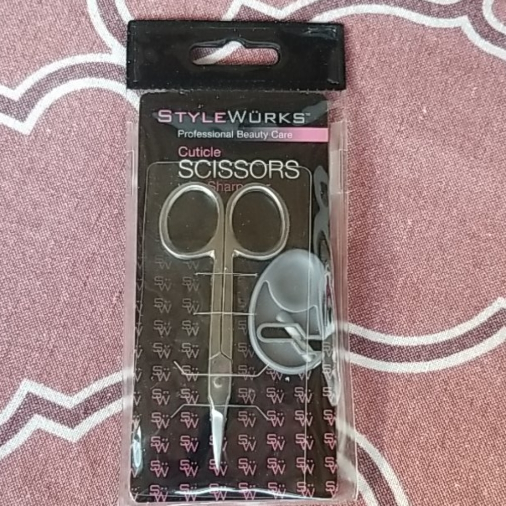 Professional cuticle removal with sharpener